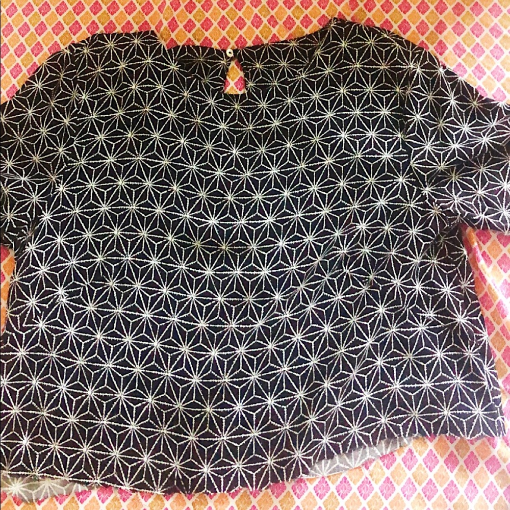 Crop top, black and white